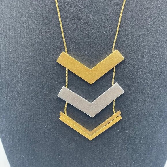 Madewell Floating Arrow Chevron Chain Necklace Adjustable Casual Work Evening - Picture 3 of 4